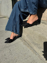 Load image into Gallery viewer, GOLDIE Kitten Heel
