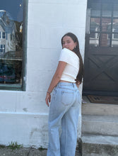 Load image into Gallery viewer, Hidden Light Washed Seamed Relaxed Dad Jean
