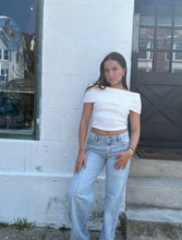 Load image into Gallery viewer, Hidden Light Washed Seamed Relaxed Dad Jean
